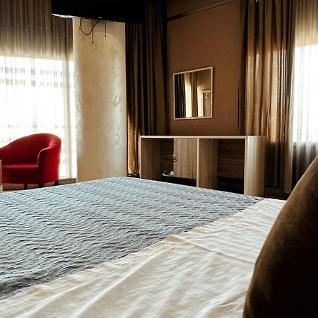Hotel Terminal Tirana Buitenkant foto