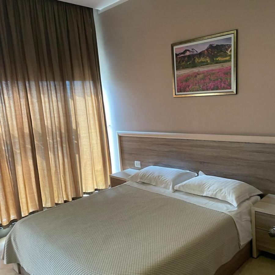 Hotel Terminal Tirana Buitenkant foto