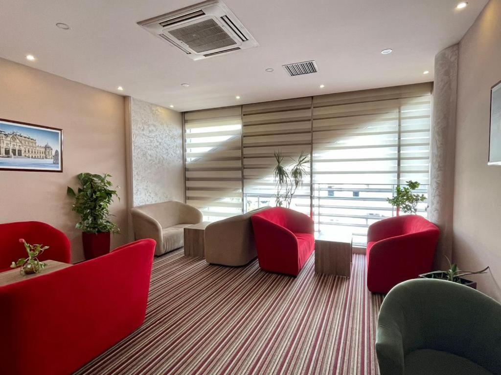 Hotel Terminal Tirana Buitenkant foto