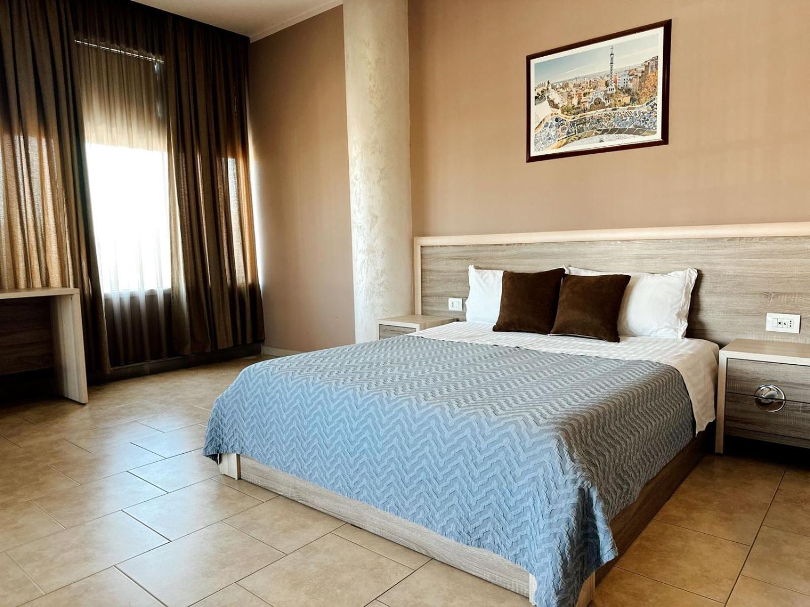 Hotel Terminal Tirana Buitenkant foto