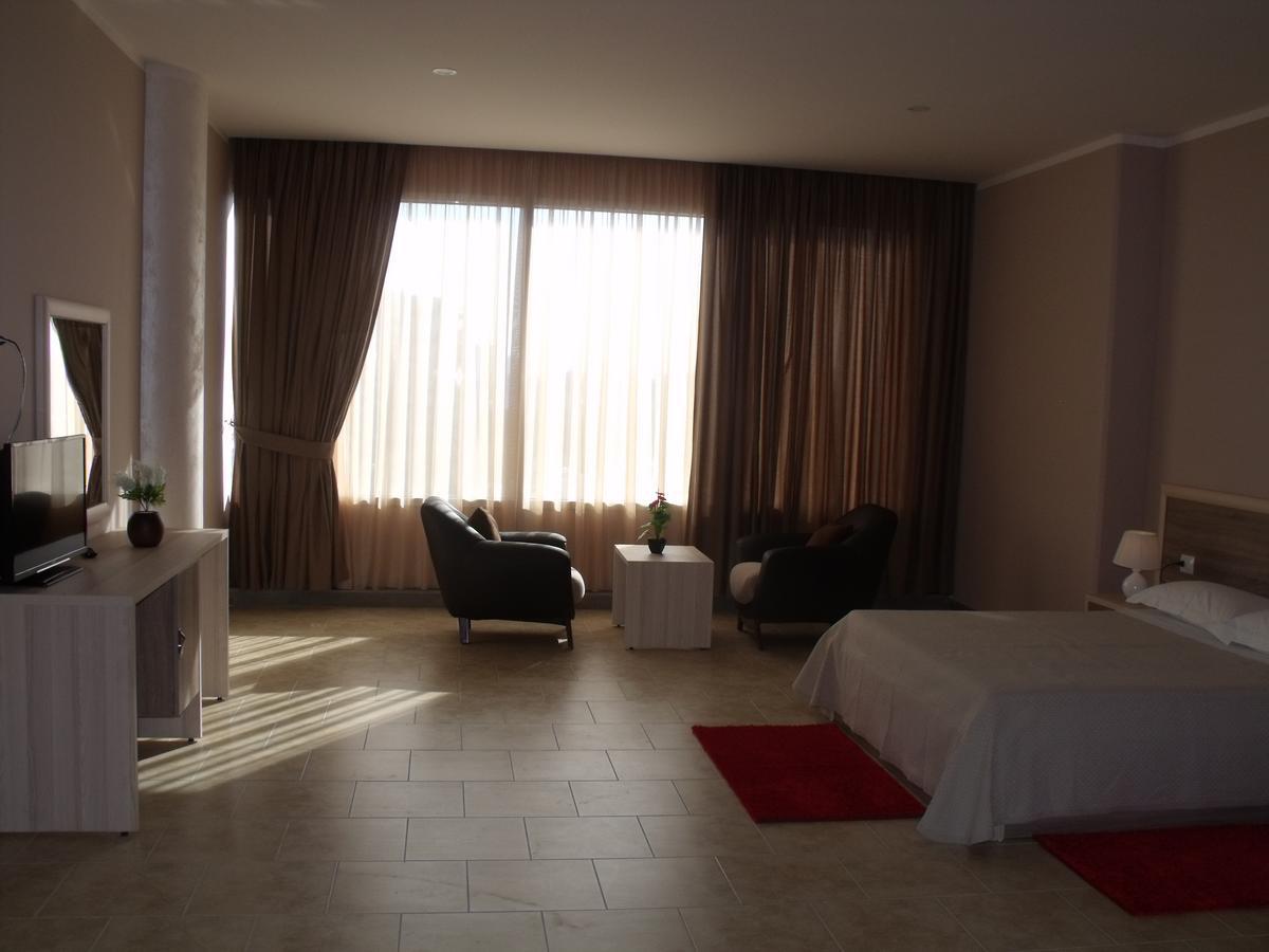 Hotel Terminal Tirana Buitenkant foto