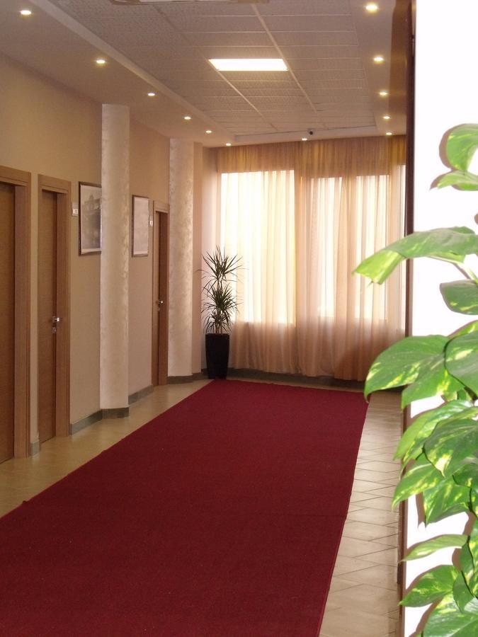 Hotel Terminal Tirana Buitenkant foto