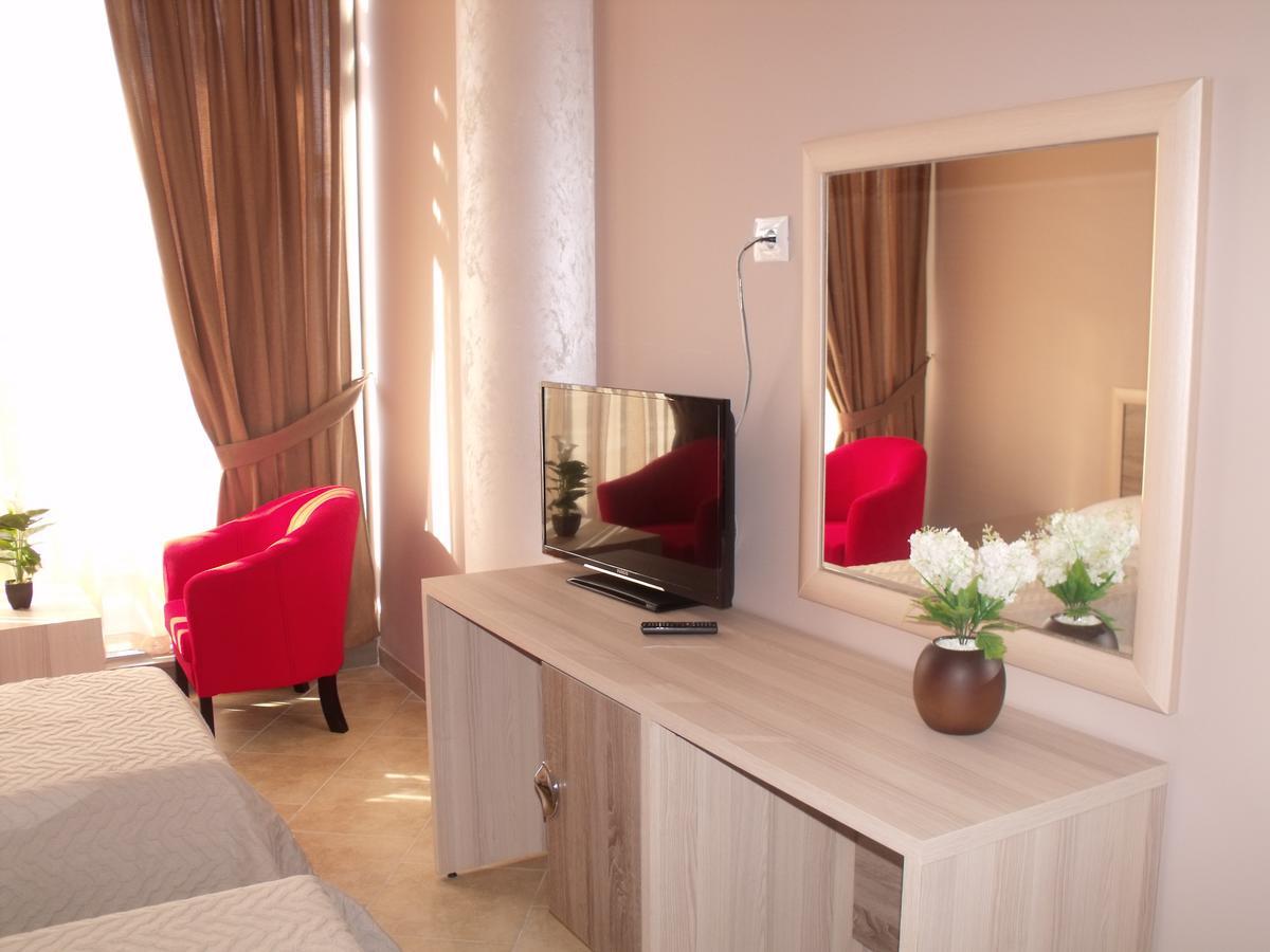 Hotel Terminal Tirana Buitenkant foto