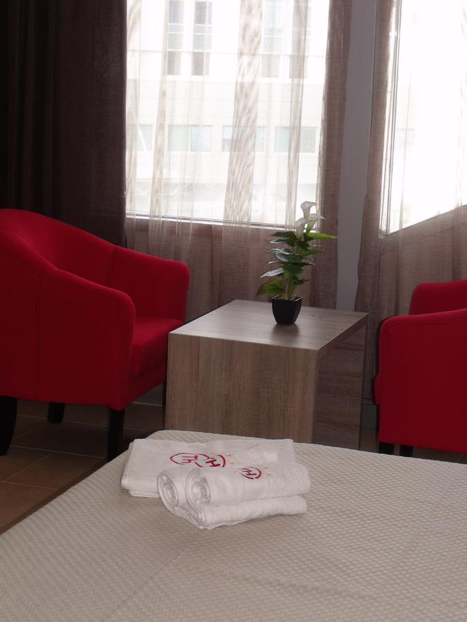 Hotel Terminal Tirana Buitenkant foto