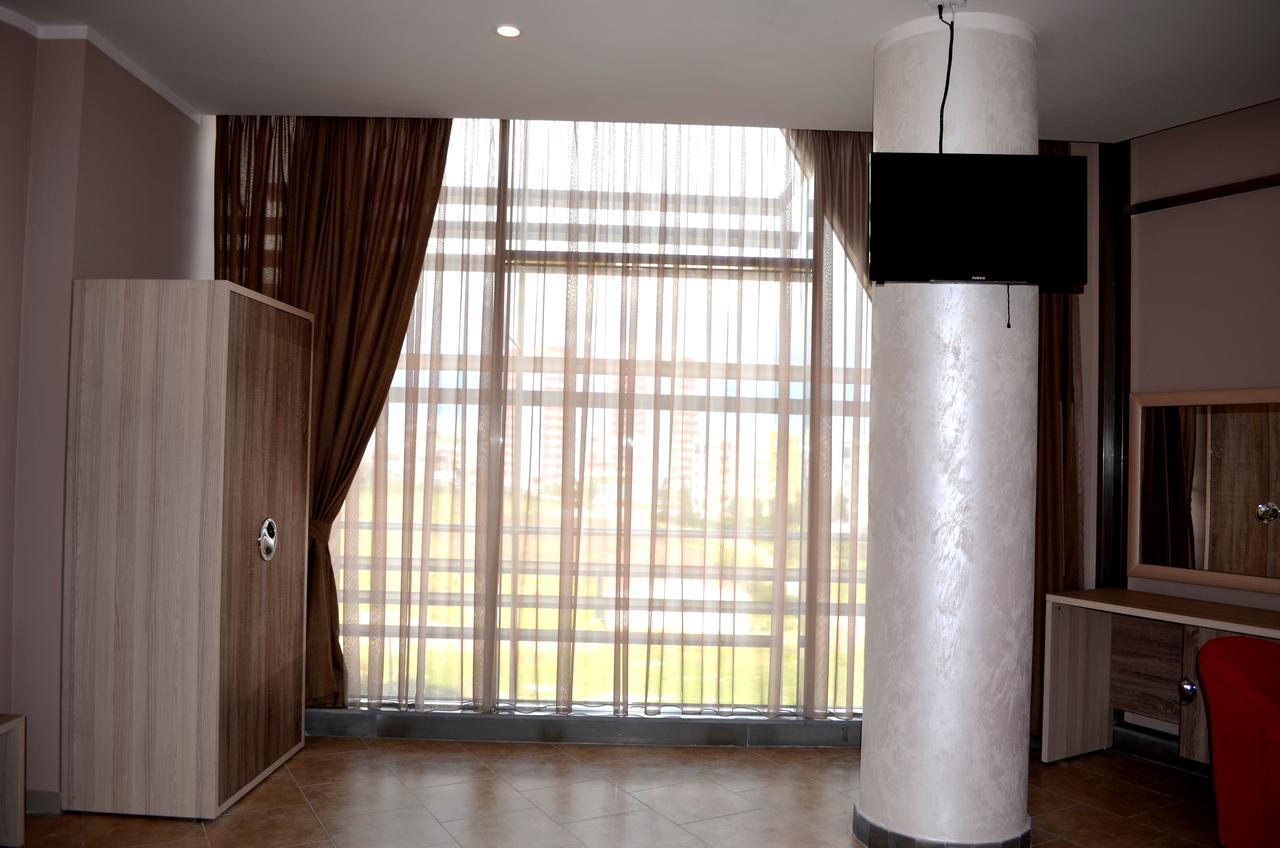 Hotel Terminal Tirana Buitenkant foto