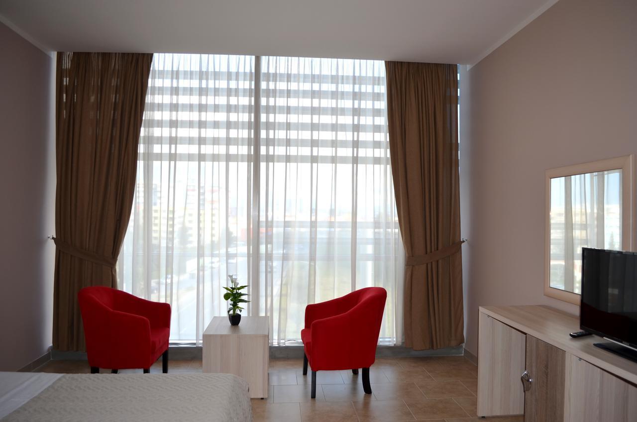Hotel Terminal Tirana Buitenkant foto