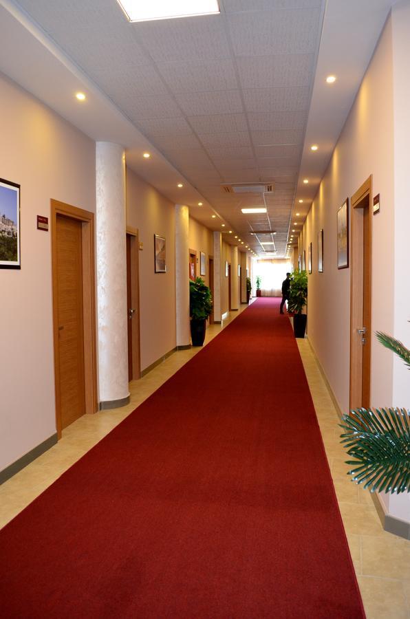 Hotel Terminal Tirana Buitenkant foto