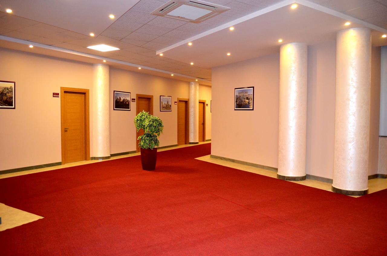 Hotel Terminal Tirana Buitenkant foto